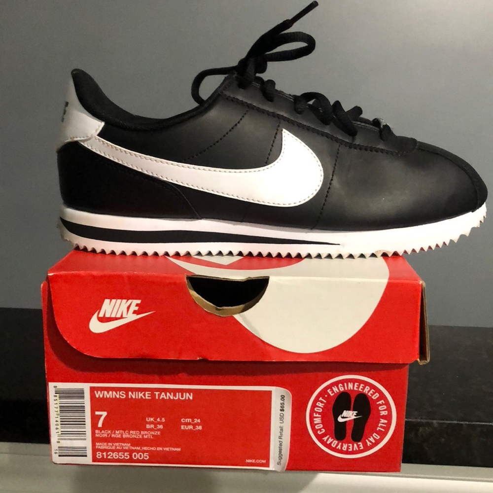 WMNS NIKE TANJUN